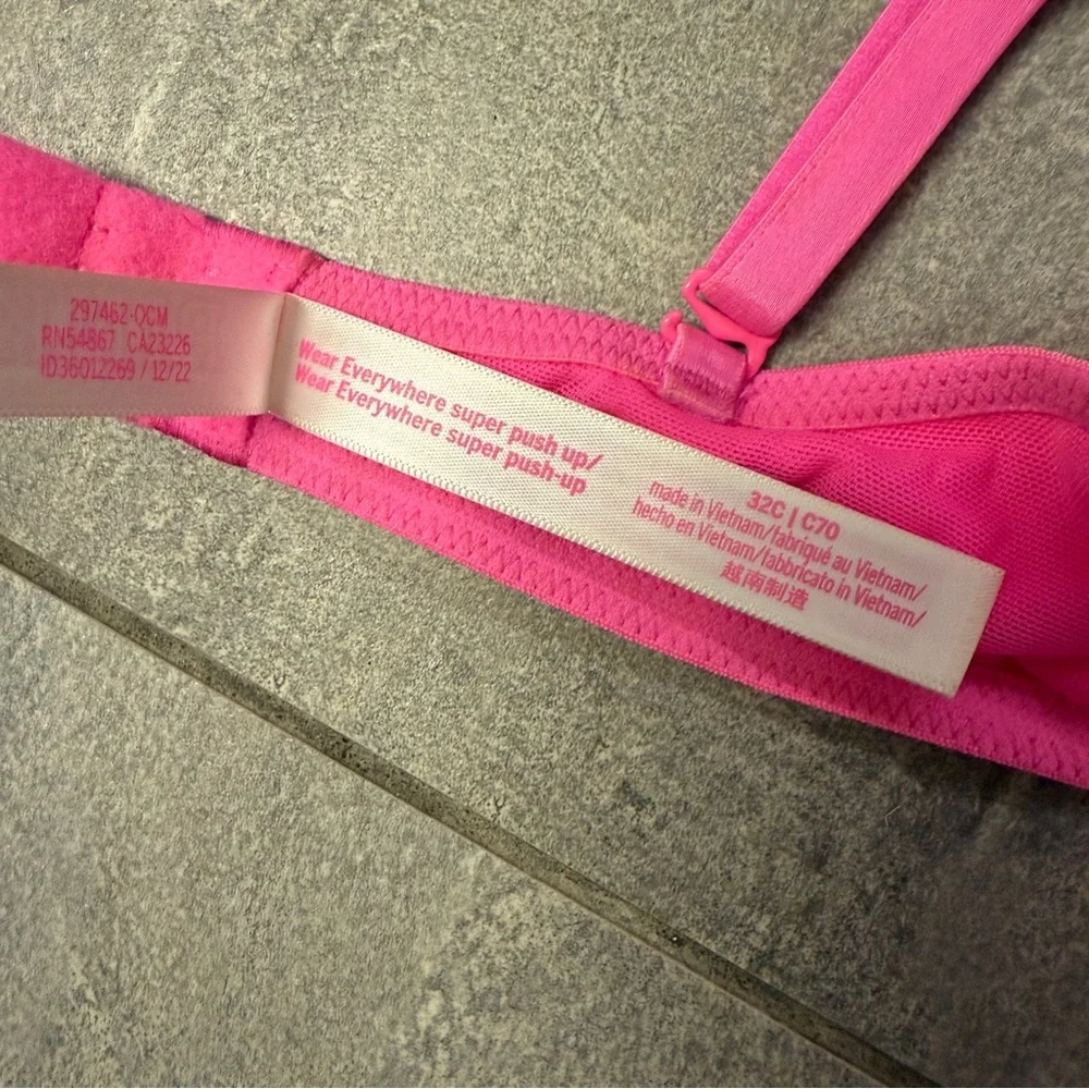 PINK Victoria’s Secret Wear Everywhere Super Push Up Bra Neon Silver Script 32C - Picture 5 of 6